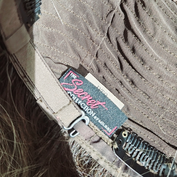 Milano 24" Divine Lace Top Topper Platinum Blonde With Reverse Balayage - Picture 6 of 9